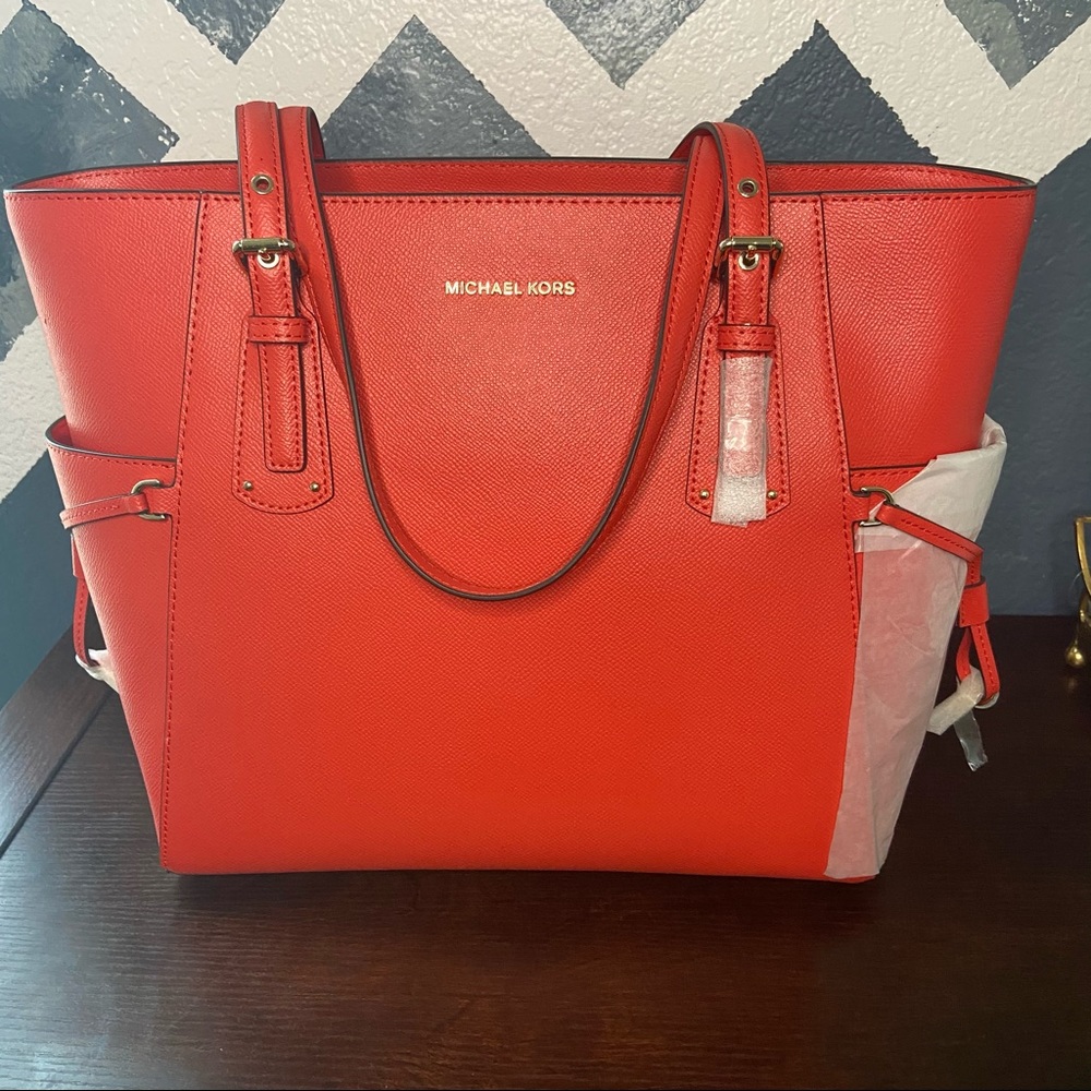 NWT! Michael Kors Sea Coral Leather Voyager